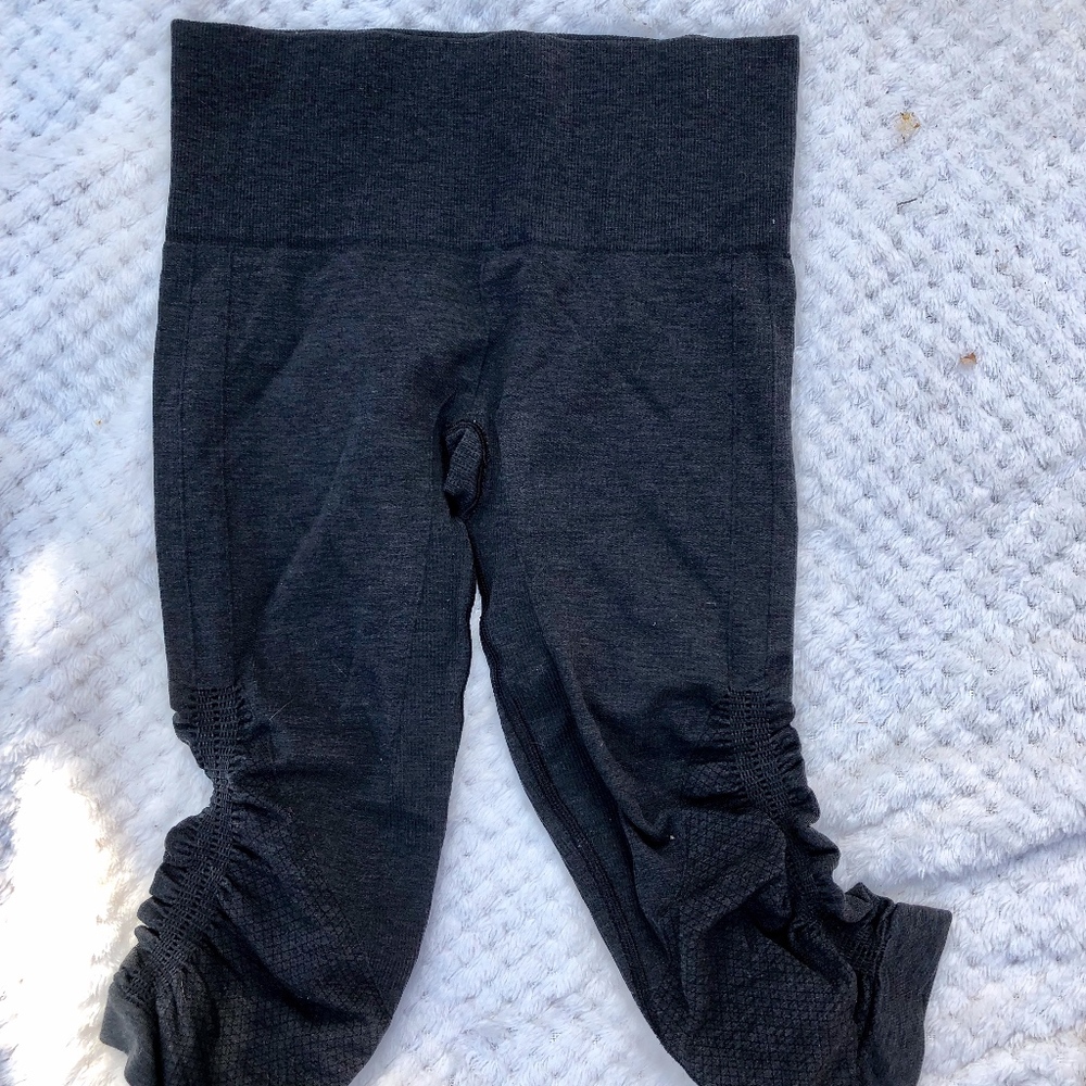Lululemon Cropped Tech Leggings Gray size 2